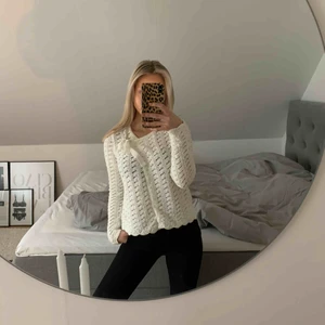  - Söt stickad kofta från Odd Molly, oanvänd & i fint skick! Nypris 1200 kr, frakt tillkommer. 