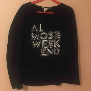  - Snygg tröja (”almost the weekend”) från hm. Fint skick men inte min stil. Frakt är inkluderad :)