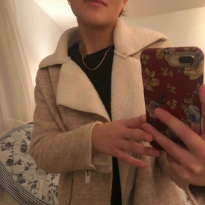  - En jacka från H&M💖 perfekt nu till våren! Frakt är inte inkluderat i priset. 