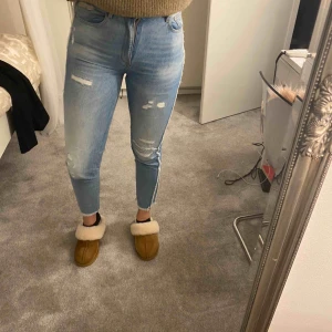  - Jeans från G-star, nypris 1125:-. Säljer då jag tycker dom blivit för små. Använda endast 3-4 gånger, fint skick, bud från 699, 699+frakt 