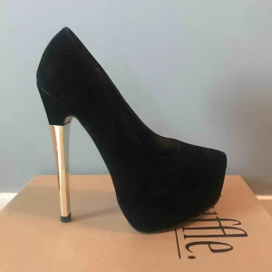  - BLACK SUEDE Color Golden High Heels  *Used once *Använd en gång 