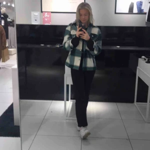  -  jacka från zara 🌙 säljer även jeansen jag har på mig på bilden om någon skulle va intresserad ⚡️