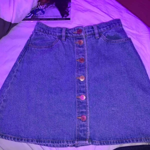  - Jättefin kjol från Monki! Jättefint skick och as bra t sommaren