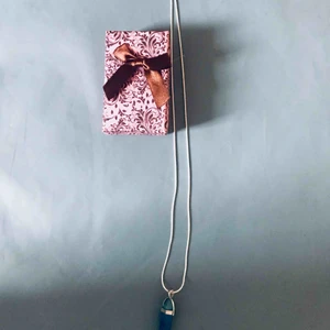  - 💍925 SILVER HALSBAND AGAT MÖRKBLÅ STEN LÅNG SILVERKEDJA STÄMPEL 925 SMYCKEN KONST BJUDER PÅ PORTOT. LEVERAS MED ETUIET SE PÅ BILDERNA  