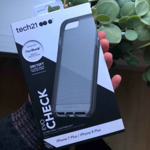  - Nytt oanvänt mobilskal för IPhone 6.7.8+. Halvt genomskinligt. Skyddar telefonen bra, passa på om du är klantig som mej😌Nypris ca 300kr. 