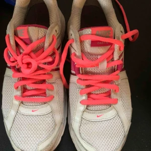  - Nike använda inomhus 