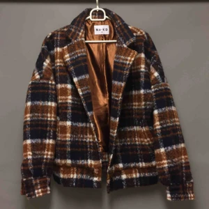  - Nakd jacka i storlek 36, nypriset ligger på 900kr och den är slutsåld på nakd. Knappt använd så i helt nyskick! 499kr plus 63kr frakt.