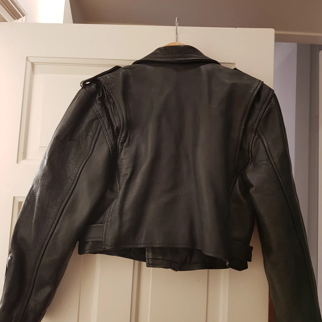 Svartt skinnjack L - 90