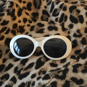  - Coola solglasögon köpte från monki. Slutsålda! 60 kr INKLUSIVE frakt🌸🌸 som nya 