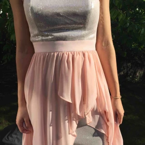  - Köpt på Macy’s i New York för några år sedan. Använd endast en gång. Perfekt för bal eller bröllop.