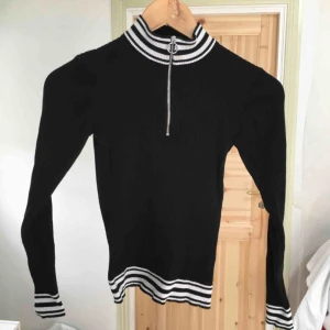  - Passar XS/S/M. Väldigt bra skick, knappt använd   