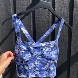  - Häftig topp i storlek M men passar nog en S rätt bra! :) 