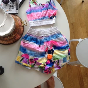 Ascoolt set. Shorts och topp för 160 kr alternativt 80 kr per del. Funkar på mig som är S. - Ascoolt set. Shorts och topp för 160 kr alternativt 80 kr per del. Funkar på mig som är S.