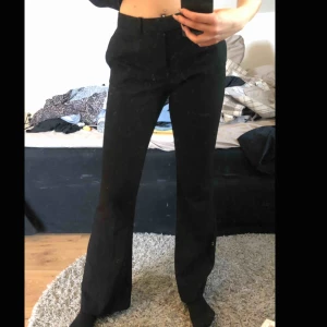  - Kostymbyxor. Säljes pga för stora för mig. Kan posta men står inte för eventuell frakt