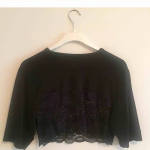  - Ann-Sofie Back spets topp. Köpt vid sampel sale, saknar tagg. Frakt tillkommer 🕊