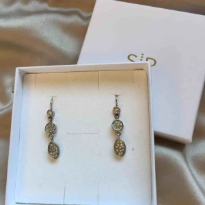  - Örhängen i äkta silver från Dyrberg Kern. Bra skick.