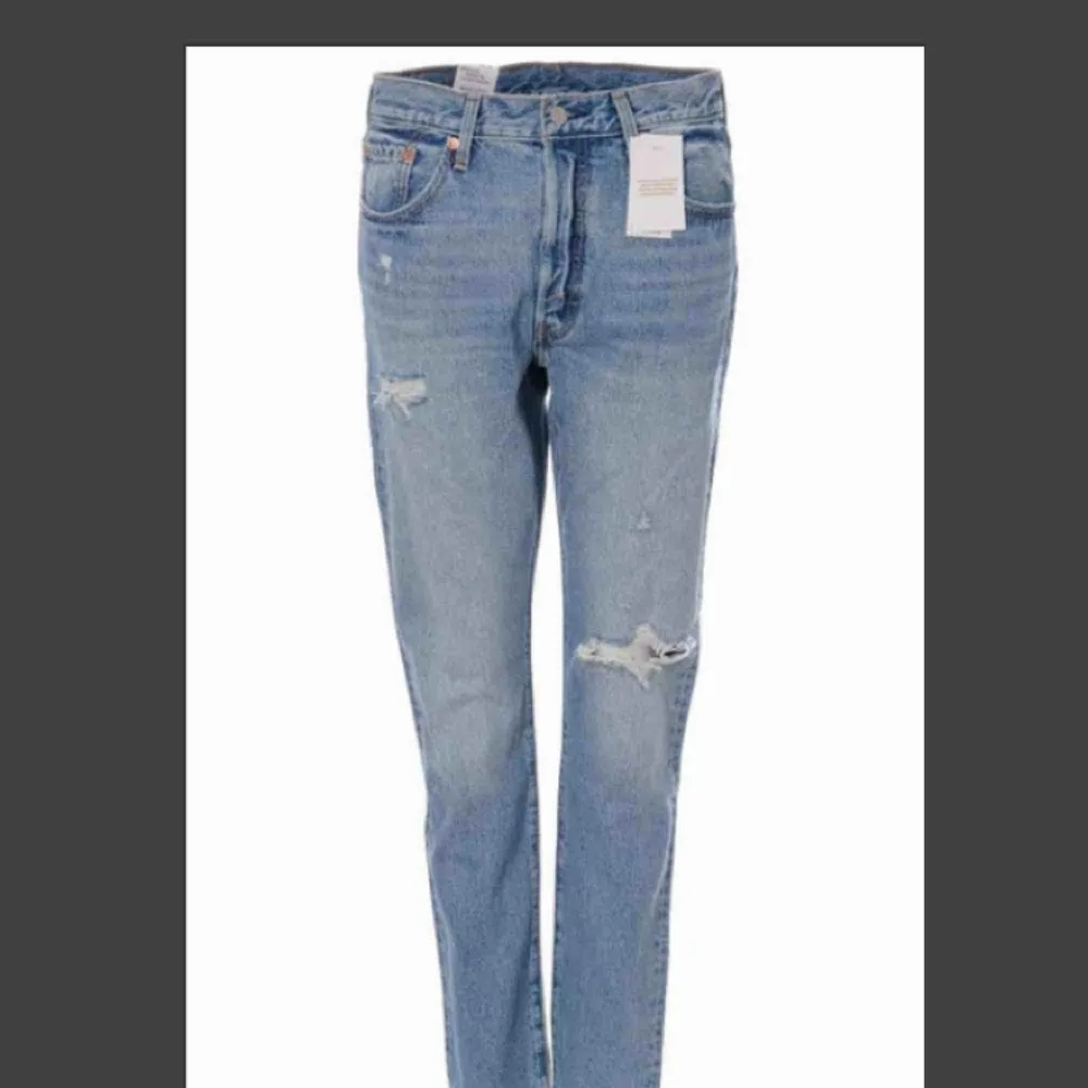 501 jeans från Levi’s. Endast provade, helt nytt skick. Pris kan diskuteras och kan fraktas.. Jeans & Byxor.