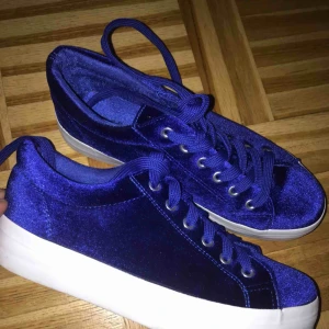  - Few times worn beautiful royal blue sneakers :) 