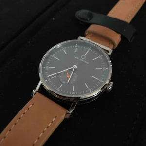  - Köpte en klocka från Carl Edmond för cirka ett år sedan! Klockan är använd ca 3 gånger, alltså princip nyskick. Betalade ca 1900kr för den så 200 är ett toppenpris! Kan tänka mig att gå ner i pris vid snabb affär❤️