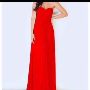  - Balklänning använd en gång förra året 