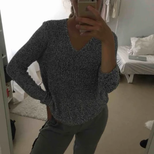  - Fin blå tröja köpt i Nice. 