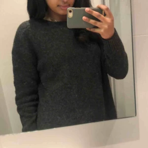  - En fin tjocktröja från HM som har öppna sidor