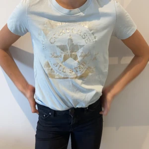 Tröja ifrån converse - En vintage tröja ifrån converse. Den är ljusblå men kanske inte syns på bilden. Frakt 37kr💙