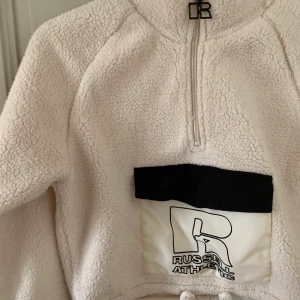 Teddysweatshirt - Mysig tröja som knappt är använd. Köpt på Urban Outfitters. 