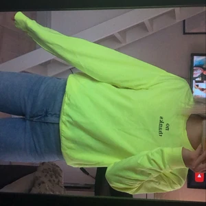 Neon sweatshirt - HM x Ariana Grande sweatshirt, aldrig använd