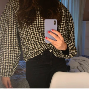 Strl M kommer från zara - Aldrig andvänd pgr av att den inte passar mig.💞 säljer nu denna för 50kr