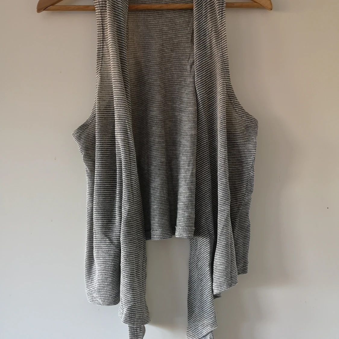 Randig over size väst. 