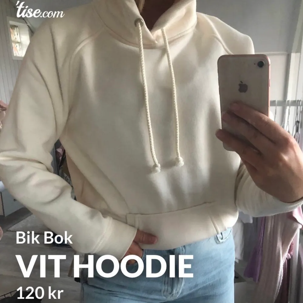 Inte min bild men skriv så skickar jag bilder på den! . Hoodies.