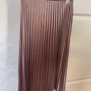 Långkjol - Super fin långkjol fån Pearl som aldrig kommer tillanvändning😢 strl S (frakten ingår i priset)