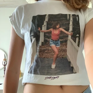 Dirty Dancing t-shirt - Jättefin ball tröja som tyvärr blivit för liten, från Dedicated. Tryck från filmen dirty dancing🏄🏼🏄🏼