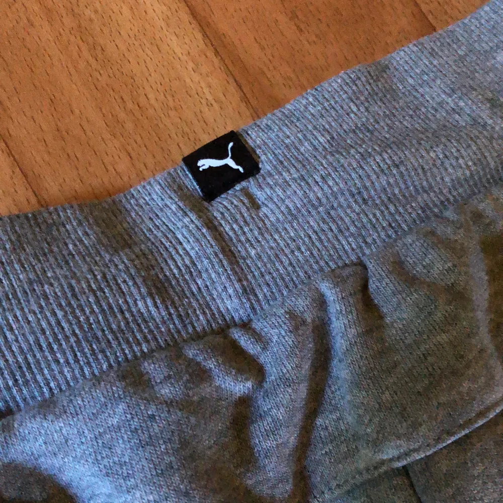 Använda 1 ggr och tvättad efter det. Mottagaren ville inte ha dessa byxor så de är i nyskick.    Köpare betalar frakt . Jeans & Byxor.