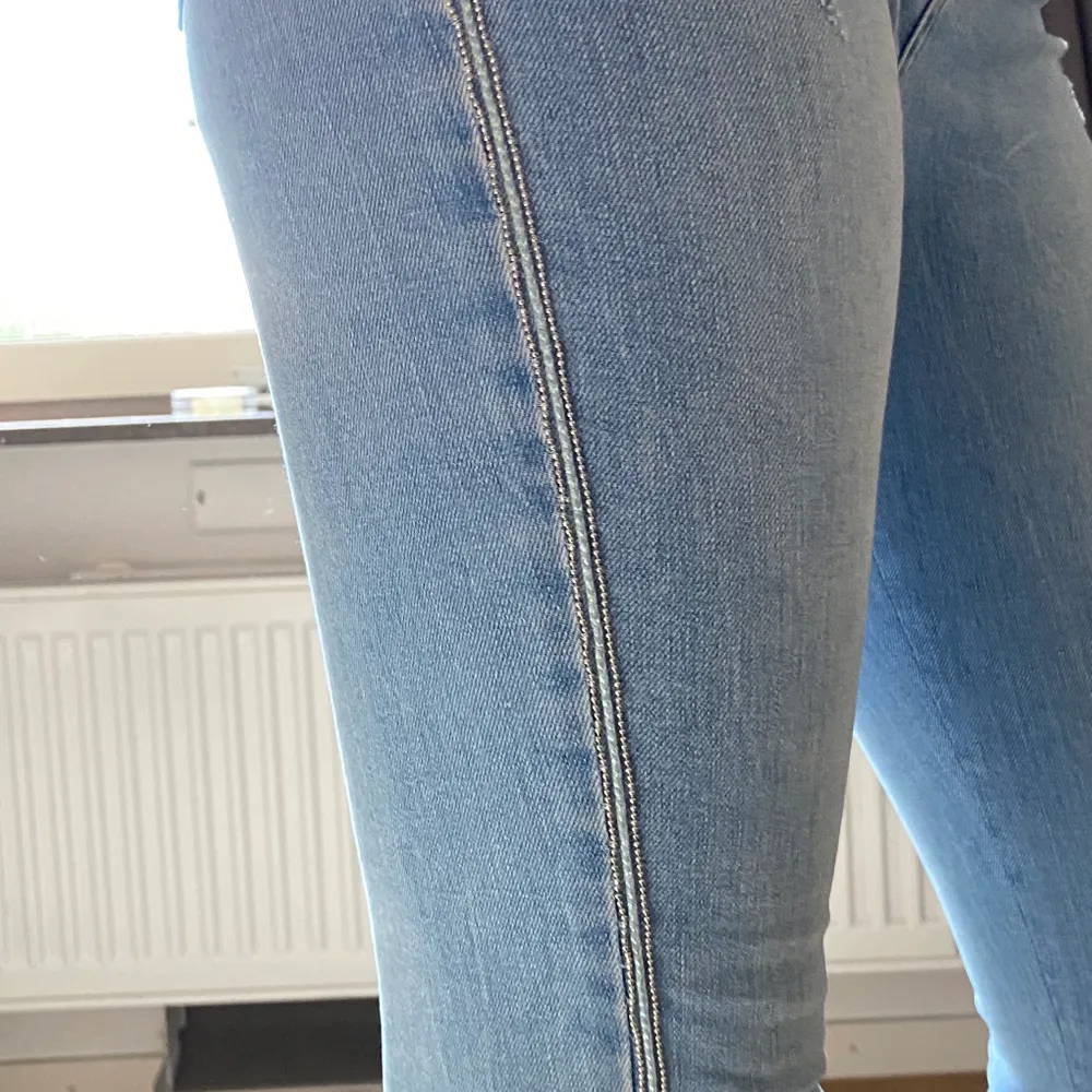 Ett par jättefina jeans från zara som tyvärr han blivit försmå dör mig:( . Jeans & Byxor.