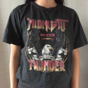 Tshirt  - Fin tshirt från gina tricot, köpt 2 år sen ca🥰 frakt 44kr, läs policy!