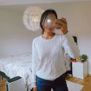 Vit tröja  - Storlek XS-L 