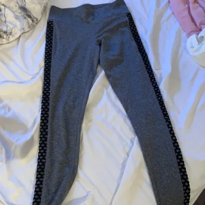 Stadium - Ett par skit snygga tränings byxor från stadium i storlek S kommar aldrig använda p har typ aldrig gjort det heller❤️