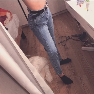 Dagny Mom Jeans  - Mom jeans från Gina. Stl 34/S. Nypris 500kr. Frakt ingår