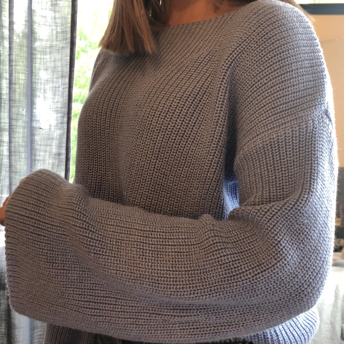 Ljusblå tröja, vida armar