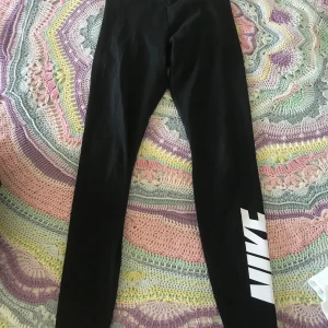 Nike träningstights - Storlek 34. Nyskick 