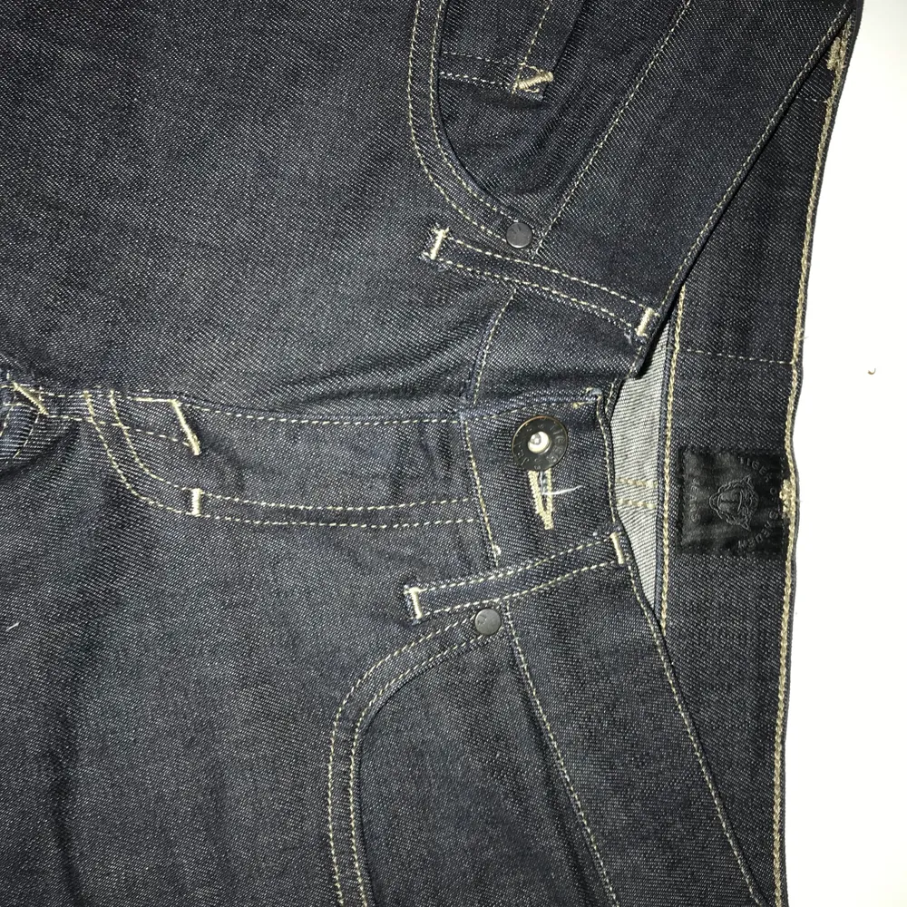 Säljer mina helt oanvända jeans från Tiger of Sweden Jeans då dom är för små för mig. Model: Slender Storlek , 24/32 Köparen står för frakten, annars möts upp inom Stockholm.. Jeans & Byxor.