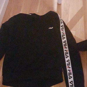 Fila college hoodie - Används aldrig längre använd fåtal gånger