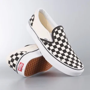 Rutiga vans - Säljer dessa rutiga vans! Jätte fina och sköna! Säljer då de inte kommit till användning tyvärr💓💓Nypriset är 749kr!