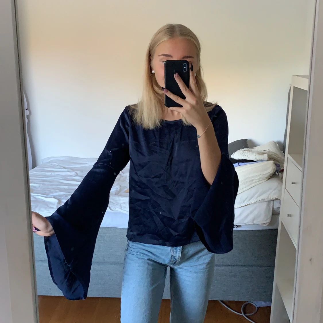 Marinblå blus med vida armar - 91