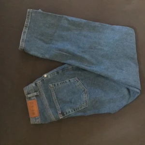 Jeans med hög midja - Jeans i mörkare tvätt. Från NAKD. använda en gång. Högre midja. Ingenting att anmärka på