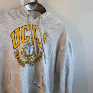  - Hoodie från h&m så himla mysig men använder andelens för lite. Köparen står för frakt 