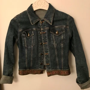 Cavalli jeansjacka  - Nyskick! Jättesnygg och lyxig. Nypris rint 2000