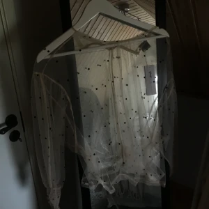 Meshtopp  - Snygg meshtopp, aldrig använt och prislapp kvar. 